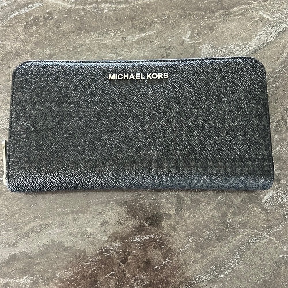 Very large Michael Kors wallet